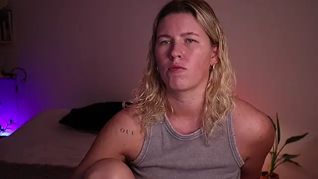 Snapshot of moonamii chatting on 10-08-25, 04:37 moonamii online show from 10-08-25, 04:37