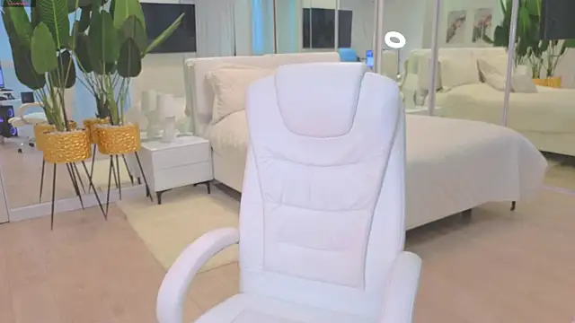 Snapshot of wowEva chatting on 11-15-25, 09:50 wowEva online show from 11-15-25, 09:50