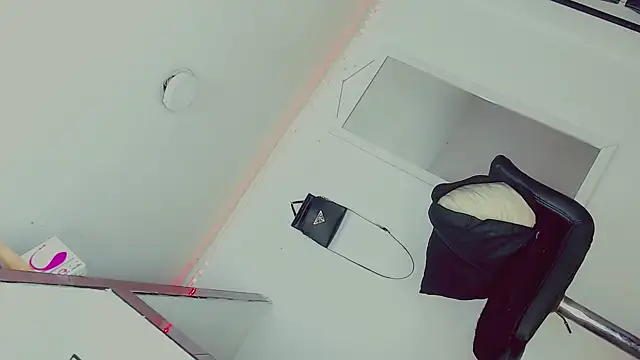 Snapshot of candy_kendall chatting on 02-15-25, 04:01 candy kendall online show from 02-15-25, 04:01