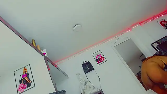 Snapshot of candy_kendall chatting on 10-30-25, 08:49 candy kendall online show from 10-30-25, 08:49