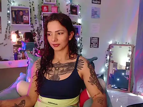 Snapshot of BeellyDance chatting on 10-08-25, 05:43 BeellyDance online show from 10-08-25, 05:43