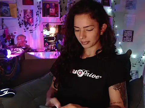 Snapshot of BeellyDance chatting on 10-10-25, 07:24 BeellyDance online show from 10-10-25, 07:24