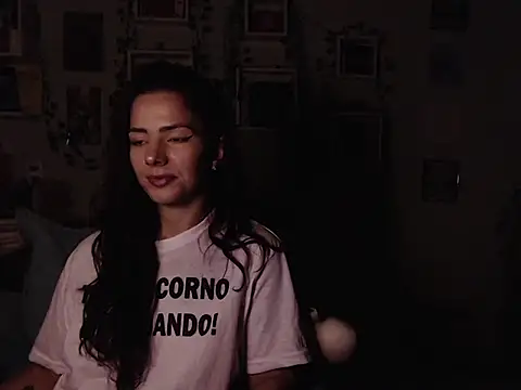 Snapshot of BeellyDance chatting on 10-11-25, 11:47 BeellyDance online show from 10-11-25, 11:47