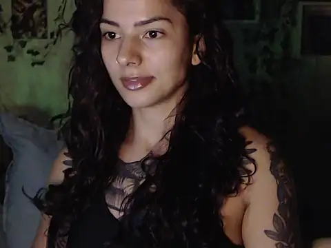 Snapshot of BeellyDance chatting on 10-24-25, 12:08 BeellyDance online show from 10-24-25, 12:08