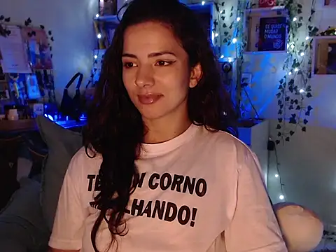 Snapshot of BeellyDance chatting on 10-29-25, 11:56 BeellyDance online show from 10-29-25, 11:56