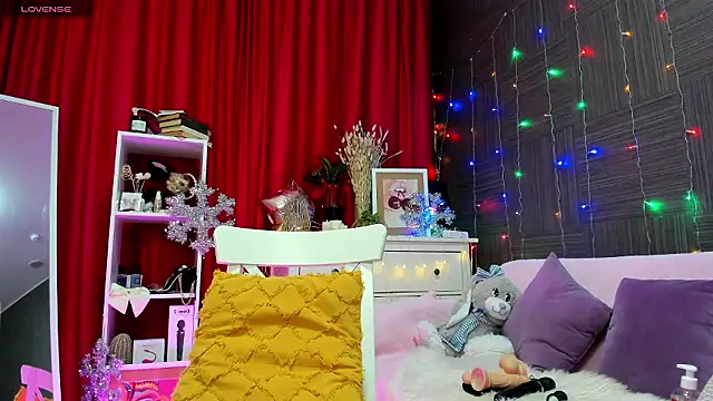 Snapshot of Queen_baby chatting on 12-03-24, 02:14 Queen baby online show from 12-03-24, 02:14