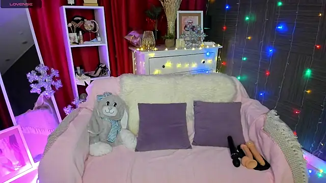 Snapshot of Queen_baby chatting on 12-28-24, 01:39 Queen baby online show from 12-28-24, 01:39
