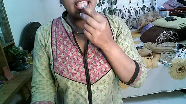 Snapshot of esita_1212 chatting on 02-18-25, 10:49 esita 1212 online show from 02-18-25, 10:49