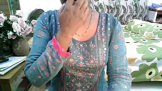 Snapshot of esita_1212 chatting on 02-23-25, 01:53 esita 1212 online show from 02-23-25, 01:53