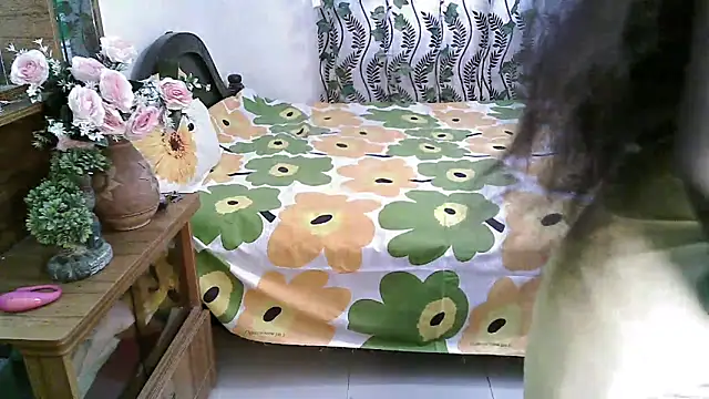 Snapshot of esita_1212 chatting on 02-24-25, 01:35 esita 1212 online show from 02-24-25, 01:35