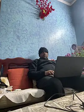 Dick 6inches online show from 12-15-25, 03:05