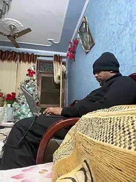 Dick 6inches online show from 12-17-25, 03:18