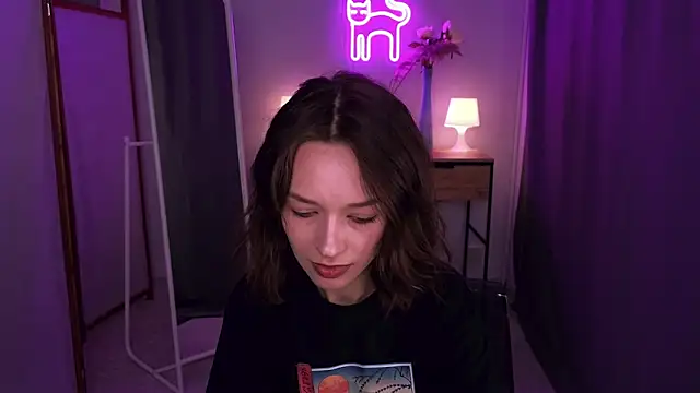 VivianLy  online show from 02-14-25, 09:56