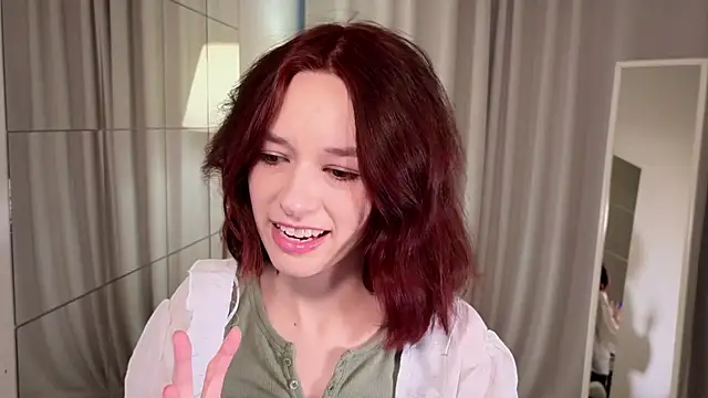 VivianLy  online show from 03-12-25, 07:57