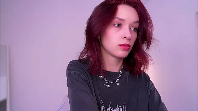 VivianLy  online show from 03-18-25, 08:14