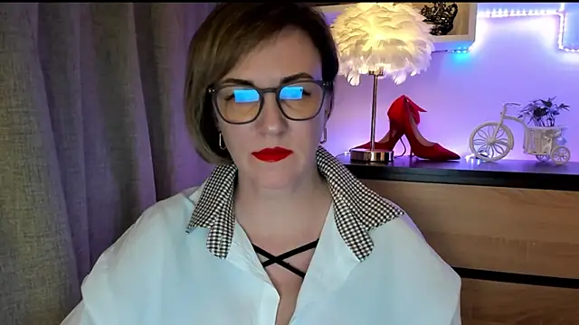 Snapshot of feliziaDesire chatting on 10-09-25, 12:47 feliziaDesire online show from 10-09-25, 12:47