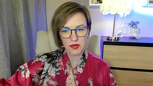 Snapshot of feliziaDesire chatting on 10-27-25, 02:21 feliziaDesire online show from 10-27-25, 02:21