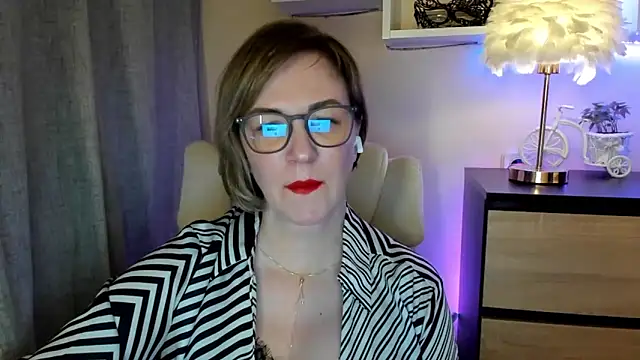 Snapshot of feliziaDesire chatting on 10-30-25, 06:48 feliziaDesire online show from 10-30-25, 06:48