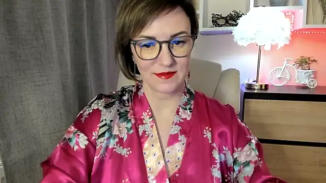 Snapshot of feliziaDesire chatting on 11-06-25, 01:01 feliziaDesire online show from 11-06-25, 01:01