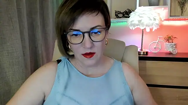 Snapshot of feliziaDesire chatting on 11-11-25, 02:06 feliziaDesire online show from 11-11-25, 02:06