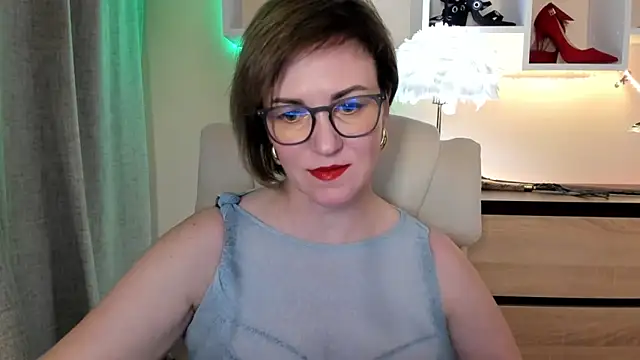 Snapshot of feliziaDesire chatting on 11-16-25, 02:00 feliziaDesire online show from 11-16-25, 02:00