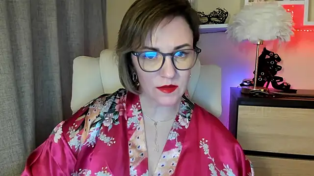 Snapshot of feliziaDesire chatting on 11-17-25, 08:25 feliziaDesire online show from 11-17-25, 08:25