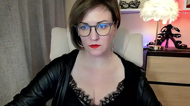 Snapshot of feliziaDesire chatting on 11-18-25, 01:04 feliziaDesire online show from 11-18-25, 01:04