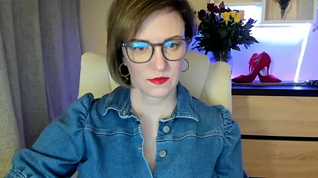 Snapshot of feliziaDesire chatting on 11-20-25, 02:06 feliziaDesire online show from 11-20-25, 02:06