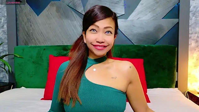 ElyaQuinn online show from 12-13-24, 10:30