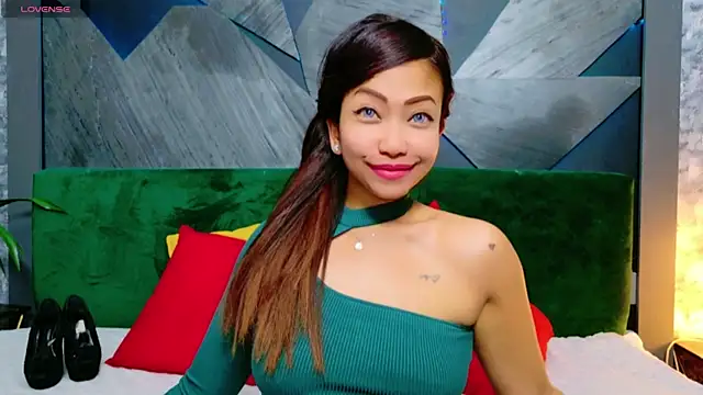 ElyaQuinn online show from 12-13-24, 01:55
