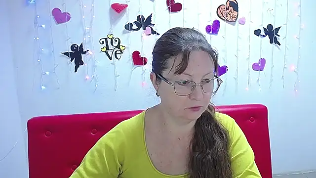 VanessaHotts online show from 02-08-25, 06:01