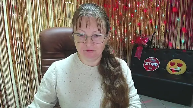 VanessaHotts online show from 10-10-25, 05:06