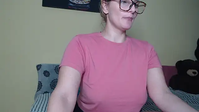 Snapshot of alicesweet21 chatting on 01-26-25, 11:50 alicesweet21 online show from 01-26-25, 11:50