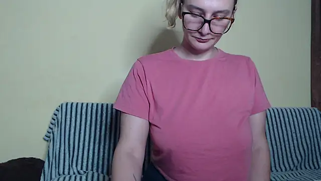 Snapshot of alicesweet21 chatting on 02-07-25, 06:24 alicesweet21 online show from 02-07-25, 06:24