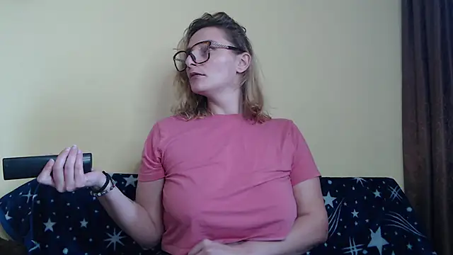 Snapshot of alicesweet21 chatting on 02-23-25, 12:48 alicesweet21 online show from 02-23-25, 12:48