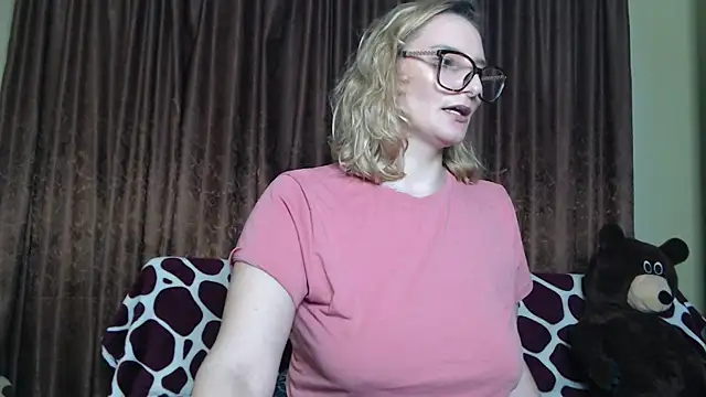 Snapshot of alicesweet21 chatting on 03-04-25, 12:50 alicesweet21 online show from 03-04-25, 12:50