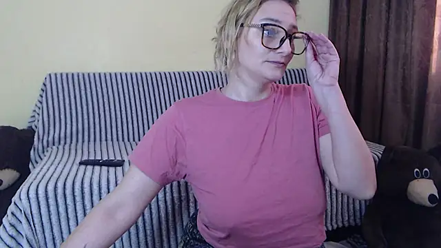 Snapshot of alicesweet21 chatting on 03-11-25, 06:53 alicesweet21 online show from 03-11-25, 06:53