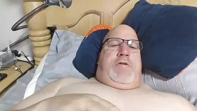 Snapshot of Bigbear0563 chatting on 02-08-26, 04:32 Bigbear0563 online show from 02-08-26, 04:32