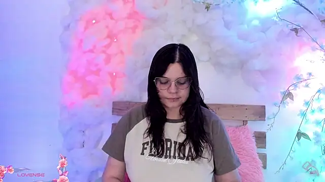 Snapshot of Mey_moon chatting on 02-03-25, 10:54 Mey moon online show from 02-03-25, 10:54