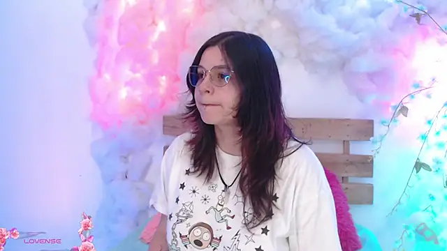 Snapshot of Mey_moon chatting on 02-05-25, 09:18 Mey moon online show from 02-05-25, 09:18