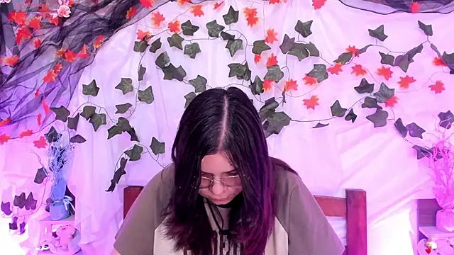 Snapshot of Mey_moon chatting on 02-06-25, 06:02 Mey moon online show from 02-06-25, 06:02