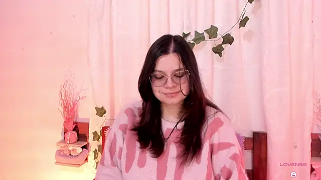 Snapshot of Mey_moon chatting on 02-18-25, 04:16 Mey moon online show from 02-18-25, 04:16