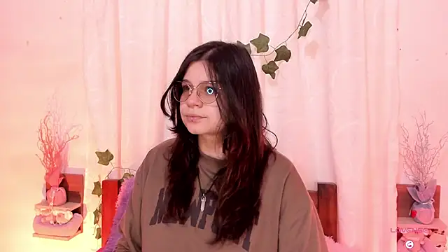 Snapshot of Mey_moon chatting on 02-19-25, 05:06 Mey moon online show from 02-19-25, 05:06