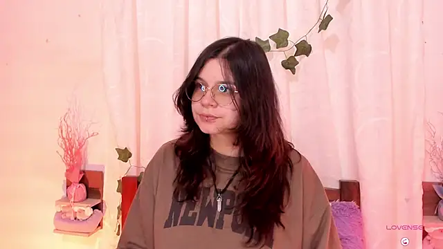 Snapshot of Mey_moon chatting on 02-19-25, 08:20 Mey moon online show from 02-19-25, 08:20