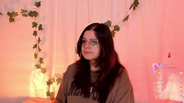 Snapshot of Mey_moon chatting on 03-21-25, 04:28 Mey moon online show from 03-21-25, 04:28