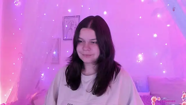 Snapshot of Mey_moon chatting on 09-12-25, 02:33 Mey moon online show from 09-12-25, 02:33