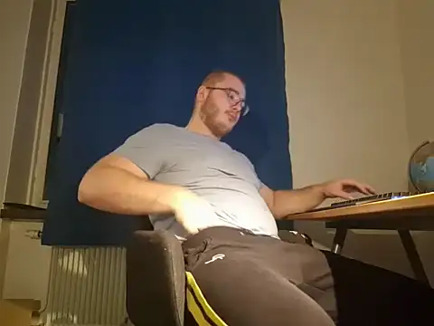 Snapshot of OrgusBank chatting on 11-23-25, 06:30 OrgusBank online show from 11-23-25, 06:30