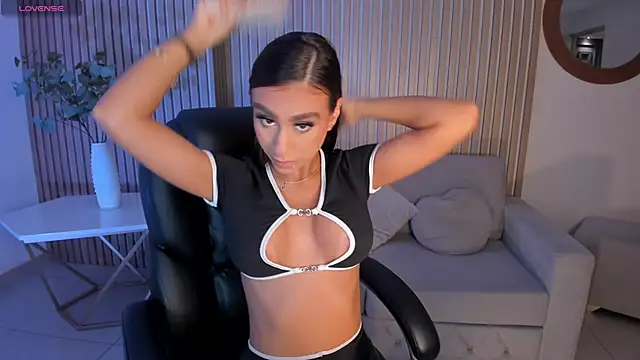 DannaCruz online show from 10-18-25, 07:25