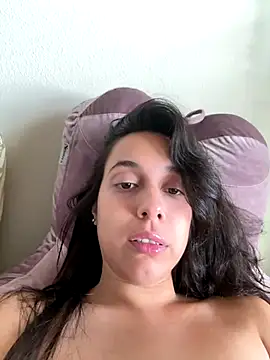 Snapshot of Natur4lBeautyb33 chatting on 09-11-25, 02:06 Natur4lBeautyb33 online show from 09-11-25, 02:06