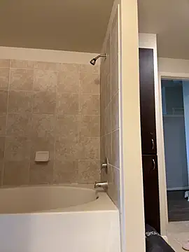 Snapshot of Natur4lBeautyb33 chatting on 12-17-25, 05:41 Natur4lBeautyb33 online show from 12-17-25, 05:41